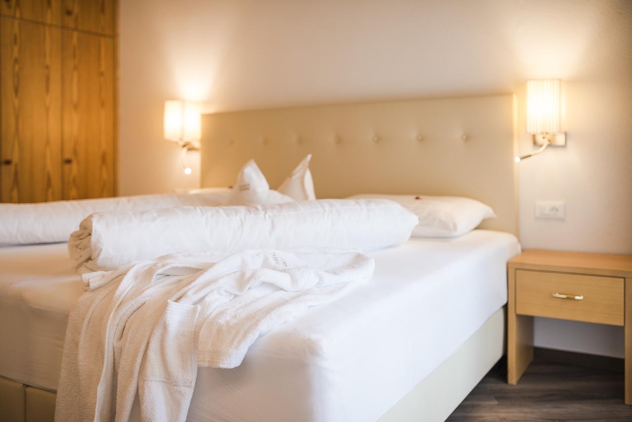 Hotel Theresia San Leonhard in Passeier Exteriör bild